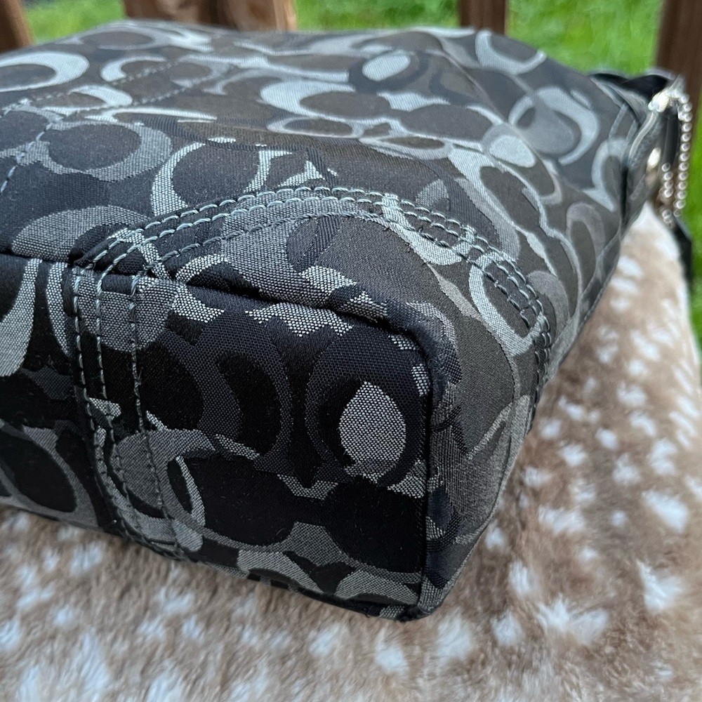COACH Chelsea Optic Signature Hobo Bag, No. 10990 - Picture 7 of 12